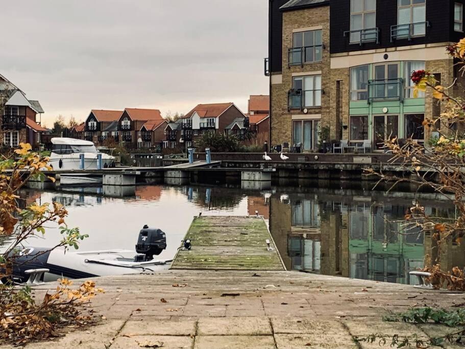 Waterside Townhouse With Balcony And Marina View Apartment Skellingthorpe Екстериор снимка