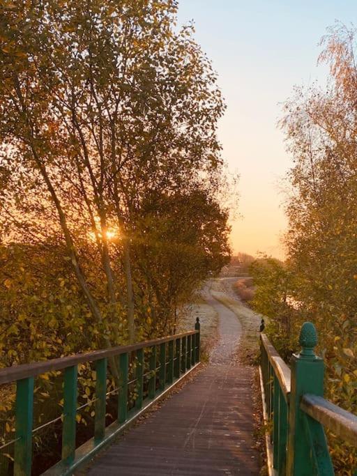 Waterside Townhouse With Balcony And Marina View Apartment Skellingthorpe Екстериор снимка